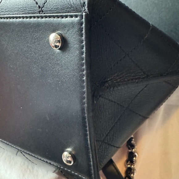 Chanel 17C Ring My Bag Tote in Black calfskin with silver hardware - Picture 7 of 13